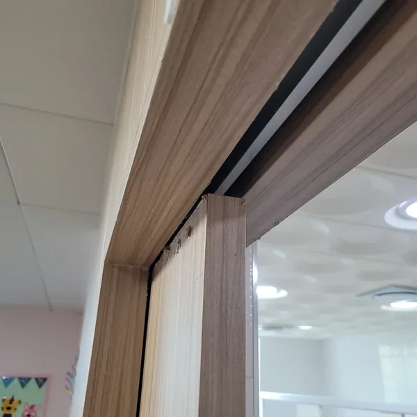 포켓도어 슬라이딩 동작 보정 작업 안내