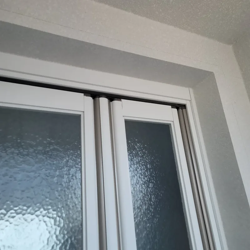 포켓도어수리 시공 사례 — 스크린골프장 · 멈춰버린 문 복구